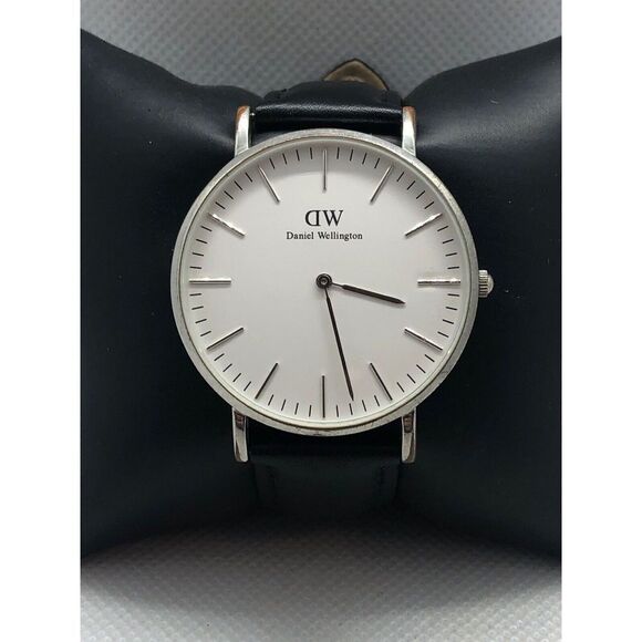 Daniel Wellington 01110113382 Unisex Leather Analog White Dial Quartz Watch ZZ21 - Picture 1 of 9
